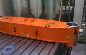 Umformpresse auf einer Fräsmaschine