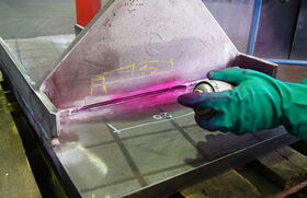 Farbeindringprüfung einer Schweißnaht