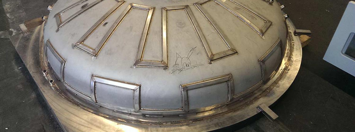 Metalldeckel mit Verstrebungen